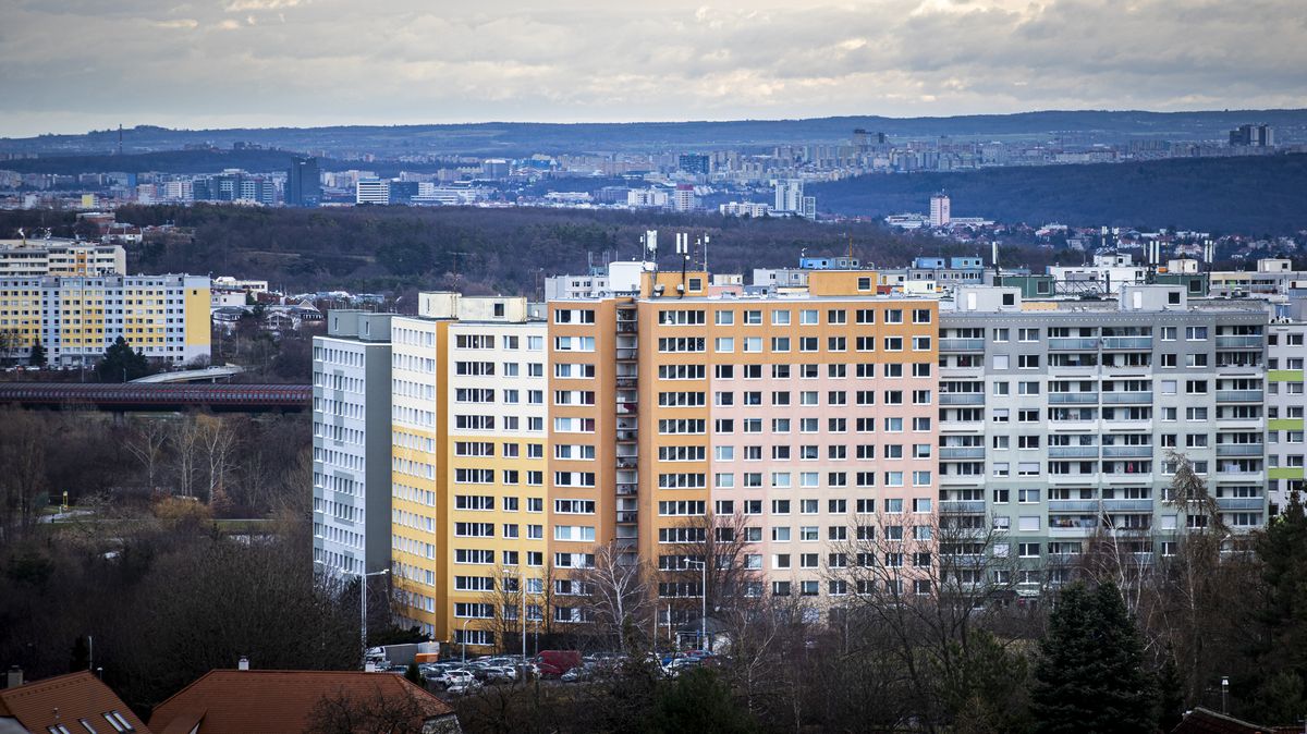 Většinu domů v Česku čeká renovace. Unie určila, do kdy je chce bez emisí